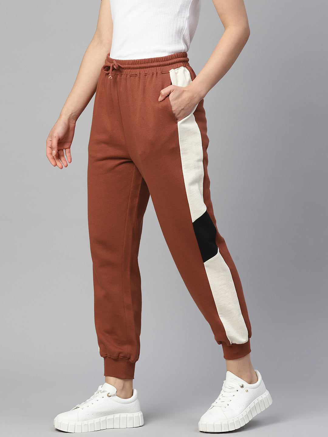 Laabha Women Colourblocked Regular Fit Joggers