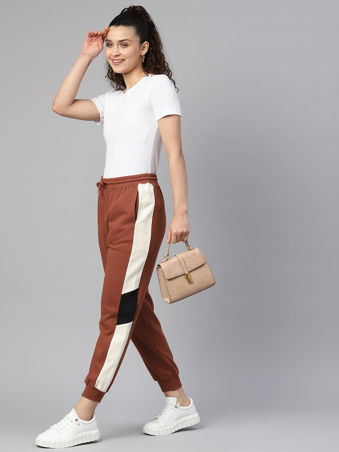 Laabha Women Colourblocked Regular Fit Joggers