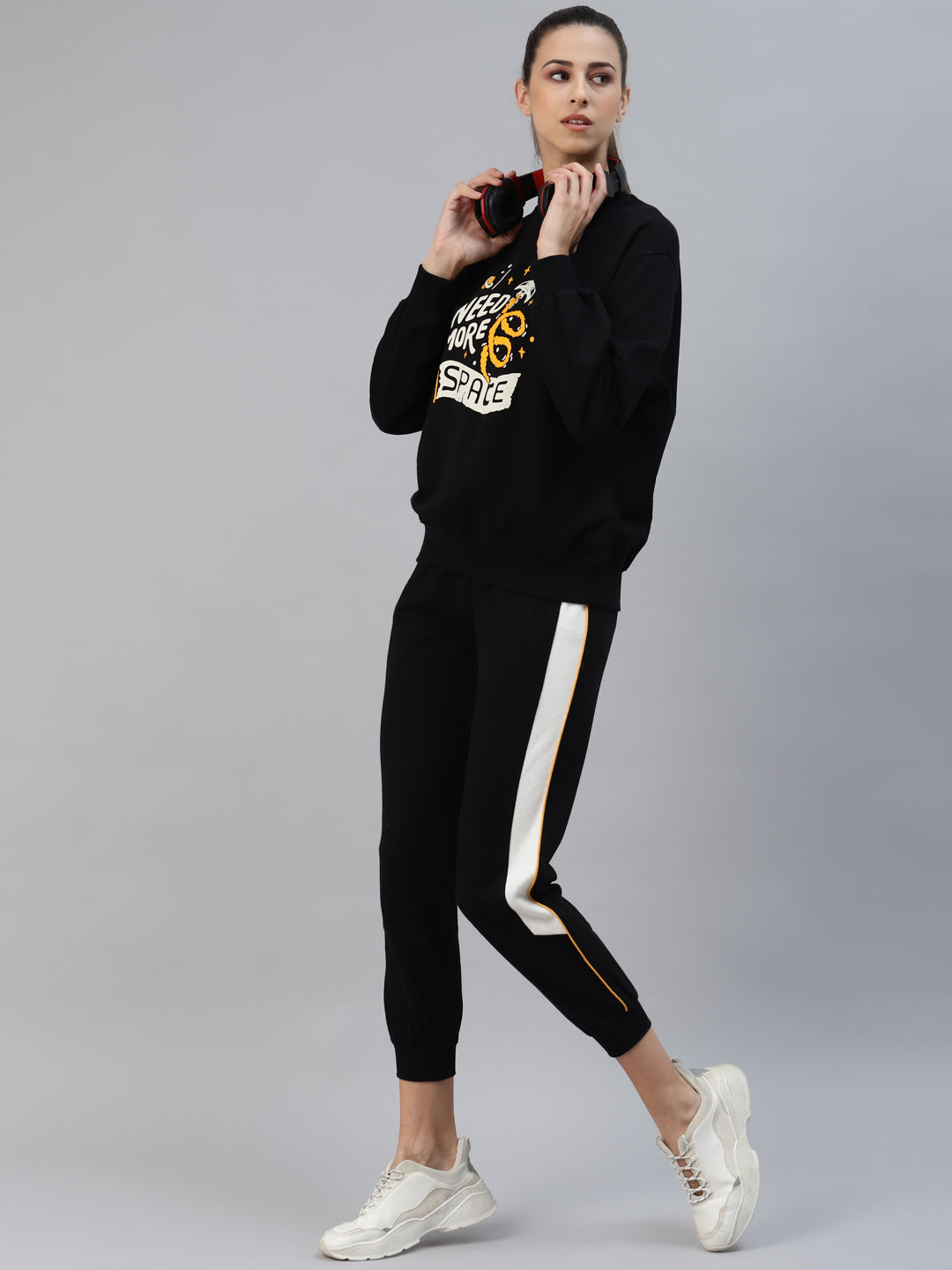 Laabha Women Black White Printed Tracksuit
